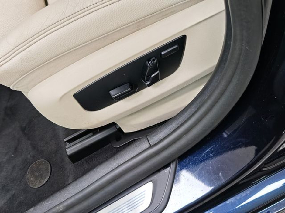 2019 BMW 5 Series - image 23