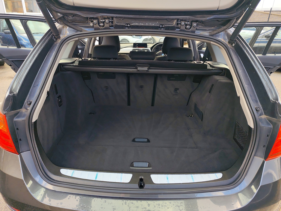 2015 BMW 3 Series - image 19