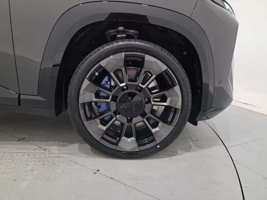 2026 BMW XM - image 14