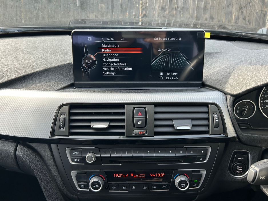 2014 BMW 3 Series - image 16