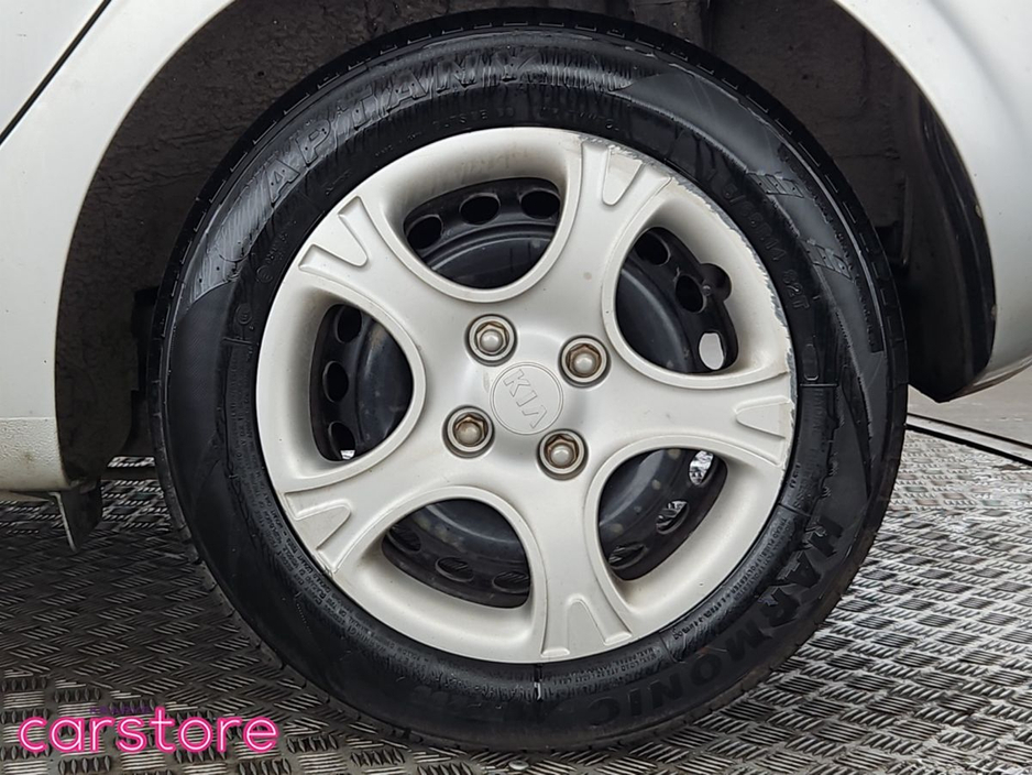 2017 Kia Picanto - image 14