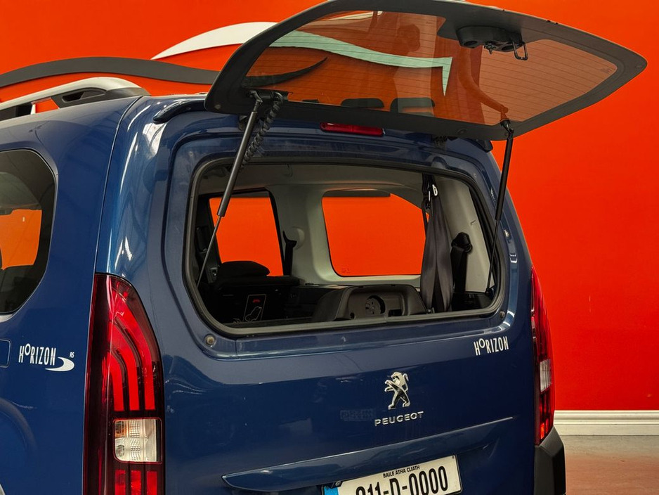 2021 Peugeot Rifter - image 6