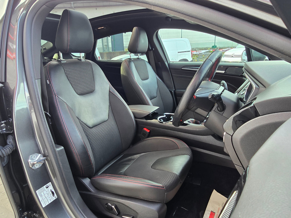 2020 Ford Mondeo - image 19