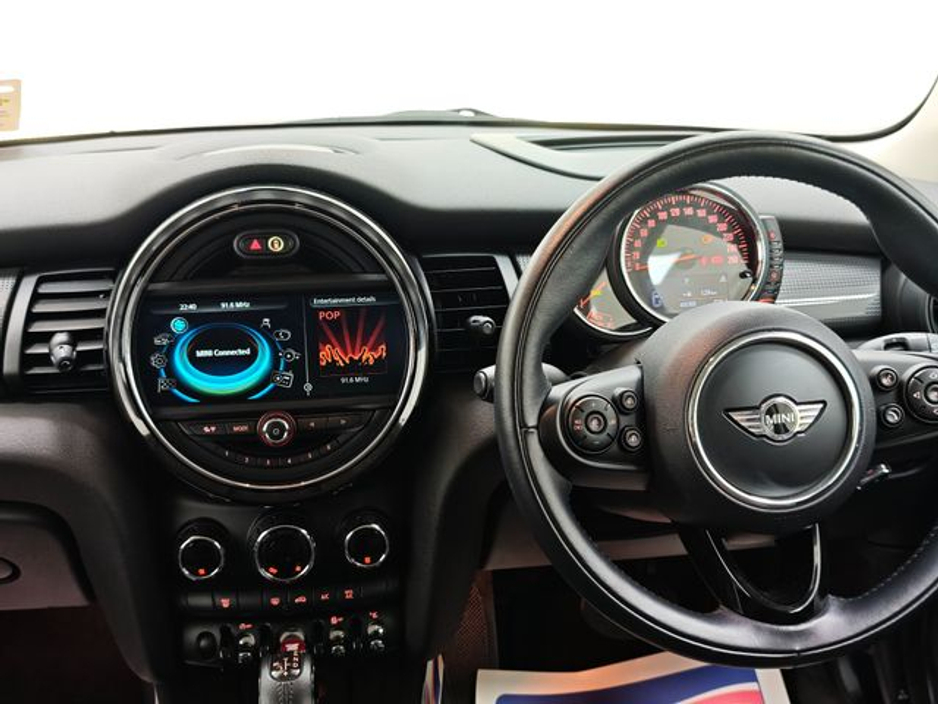 2017 MINI Cooper D - image 24