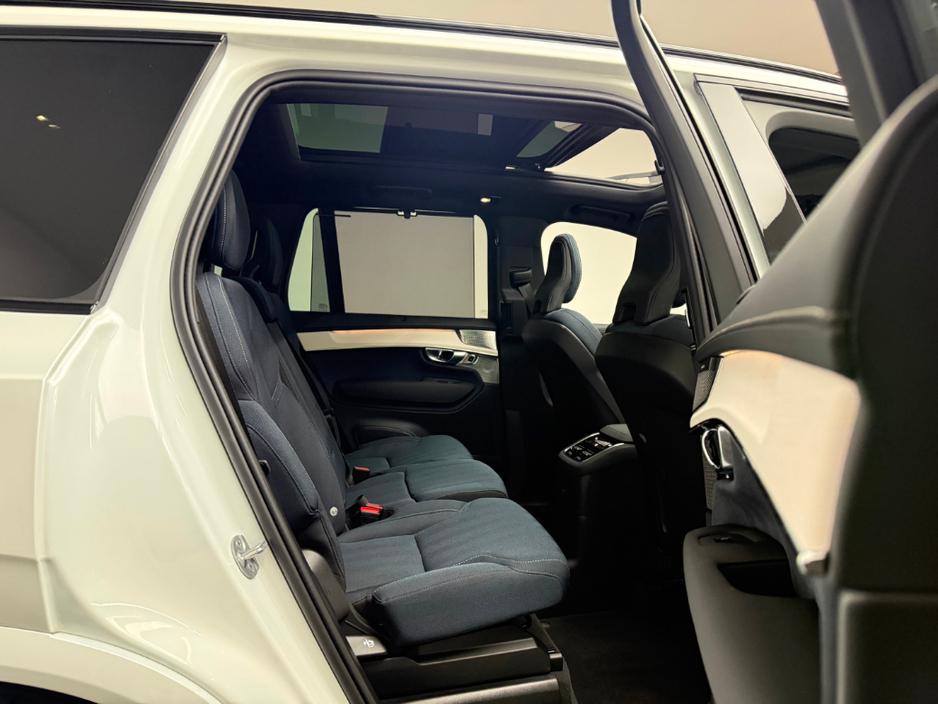 2025 Volvo XC90 - image 13
