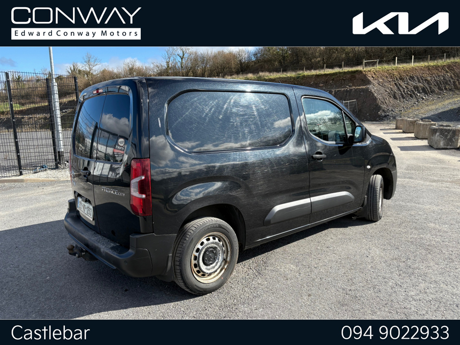 2022 Toyota Proace - image 10