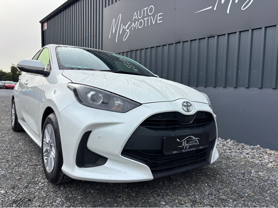 2021 Toyota Yaris - image 2