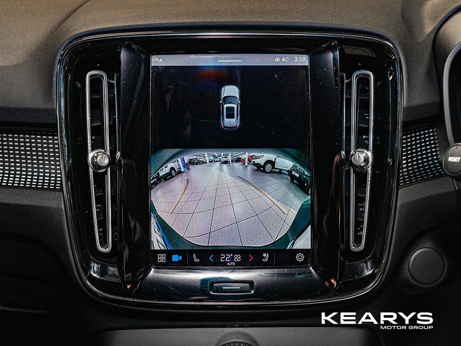 2022 Volvo XC40 - image 34