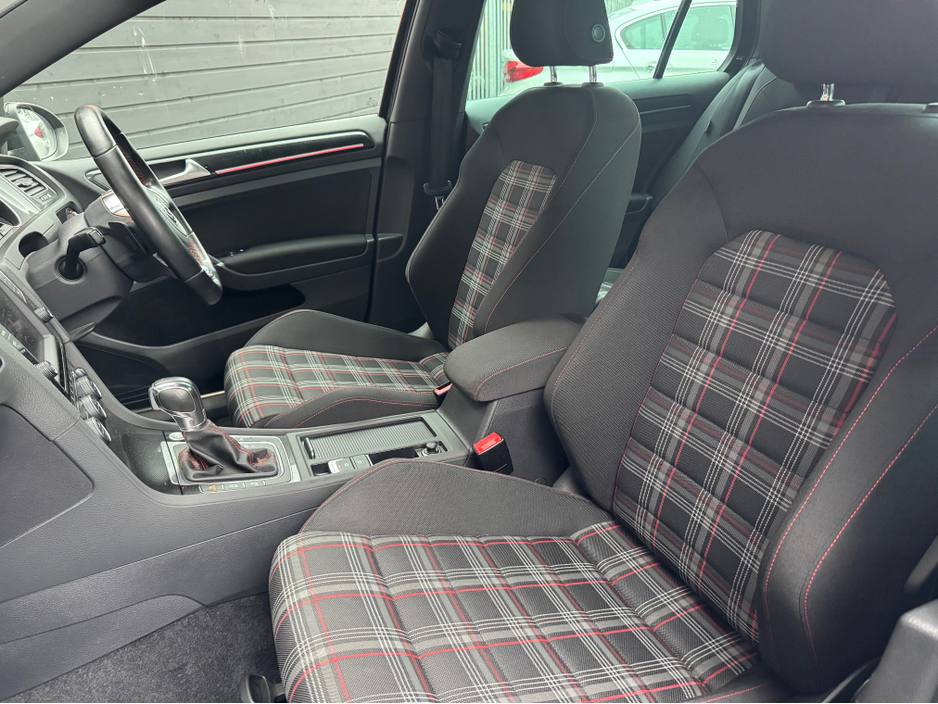 2014 Volkswagen Golf - image 14