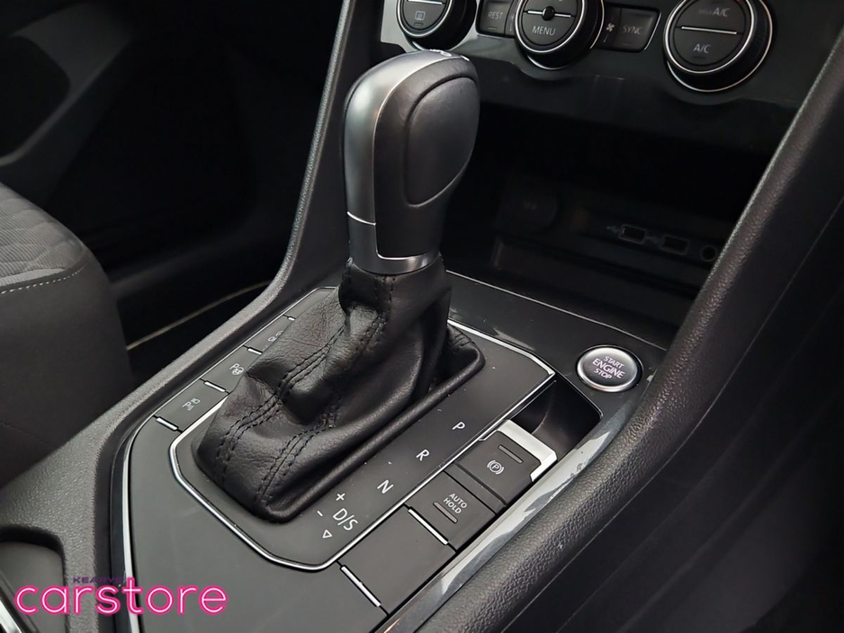 2018 Volkswagen Tiguan - image 20