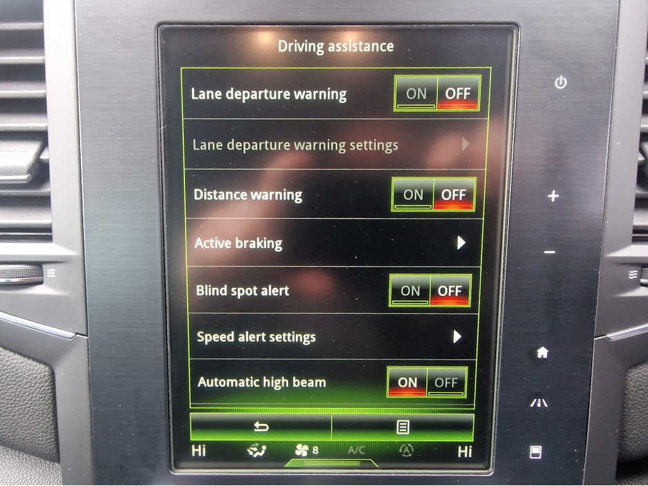 2016 Renault Megane - image 23