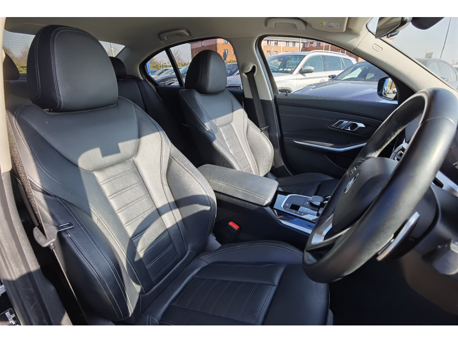 2021 BMW 3 Series - image 10