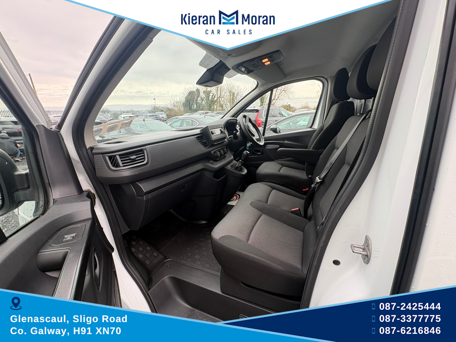 2023 Renault Trafic - image 9