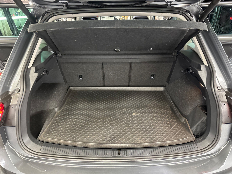 2020 Volkswagen Tiguan - image 14