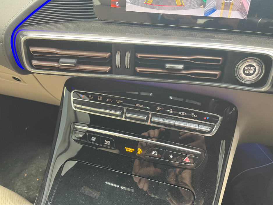 2024 Mercedes-Benz EQC - image 25