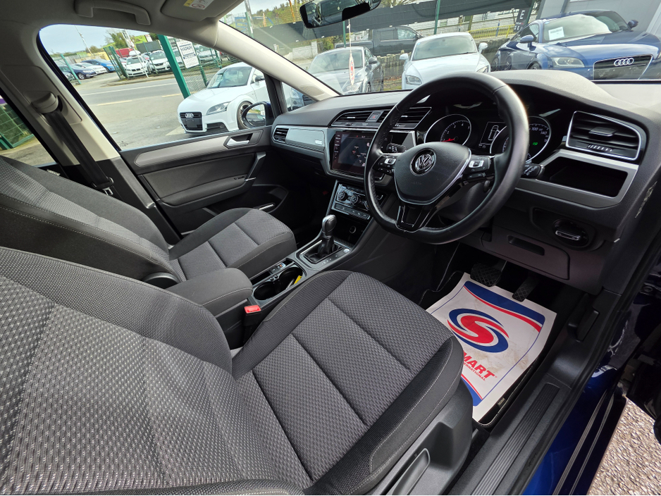 2018 Volkswagen Touran - image 9