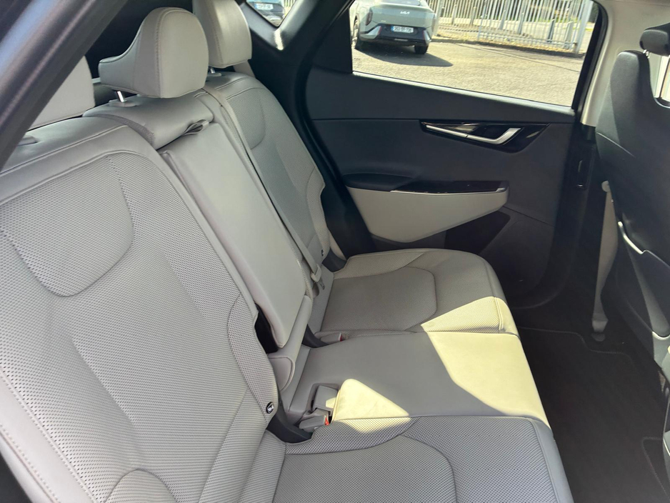 2023 Kia EV6 - image 7