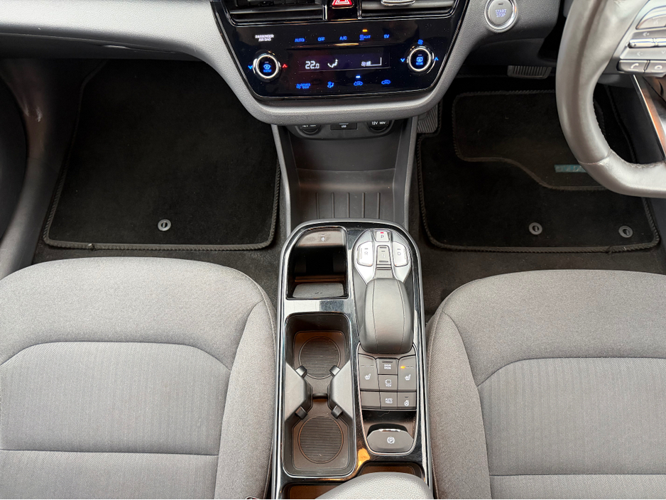 2022 Hyundai Ioniq PREMIUM EV//LOW MILEAGE//HYUNDAI SERVICE HISTORY//SIMI AND AA DEALER €15,900