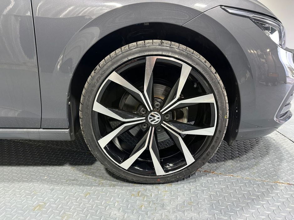 2023 Volkswagen Golf - image 18