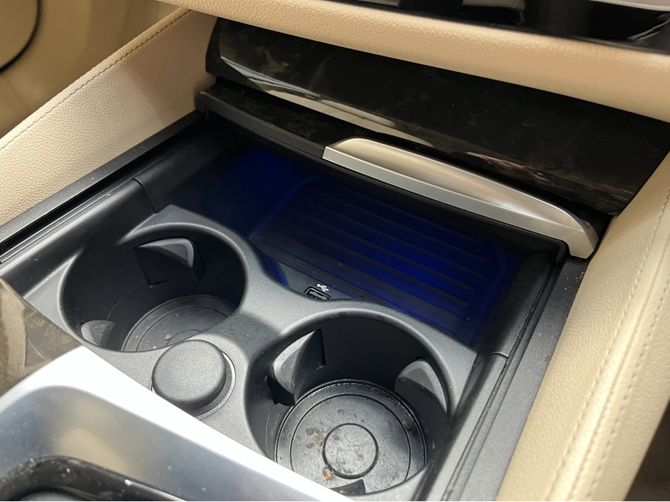 2017 BMW 5 Series - image 23