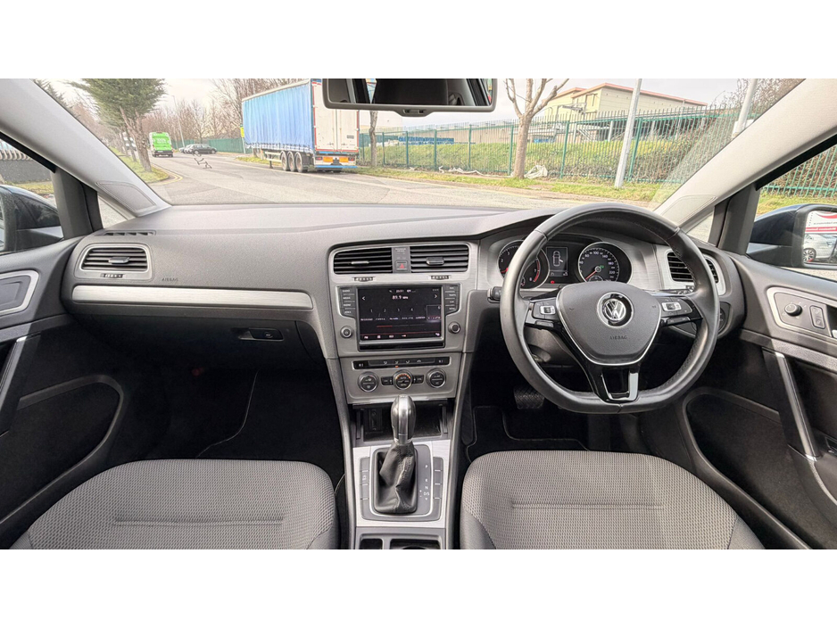 2015 Volkswagen Golf - image 13