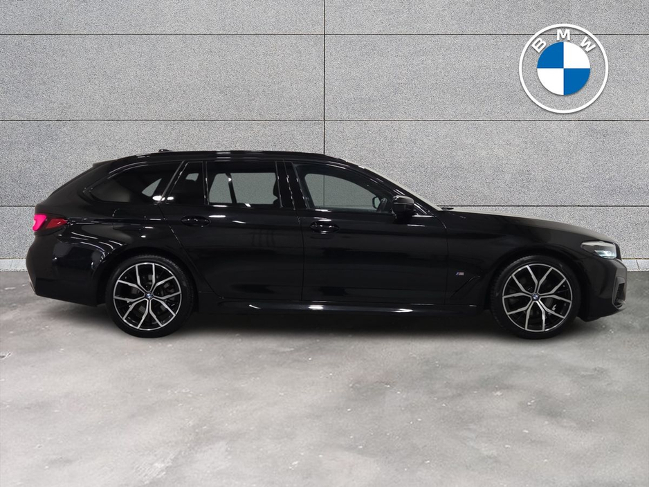 2023 BMW 5 Series - image 25