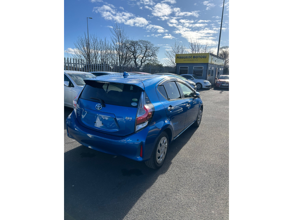 2018 Toyota Aqua - image 4