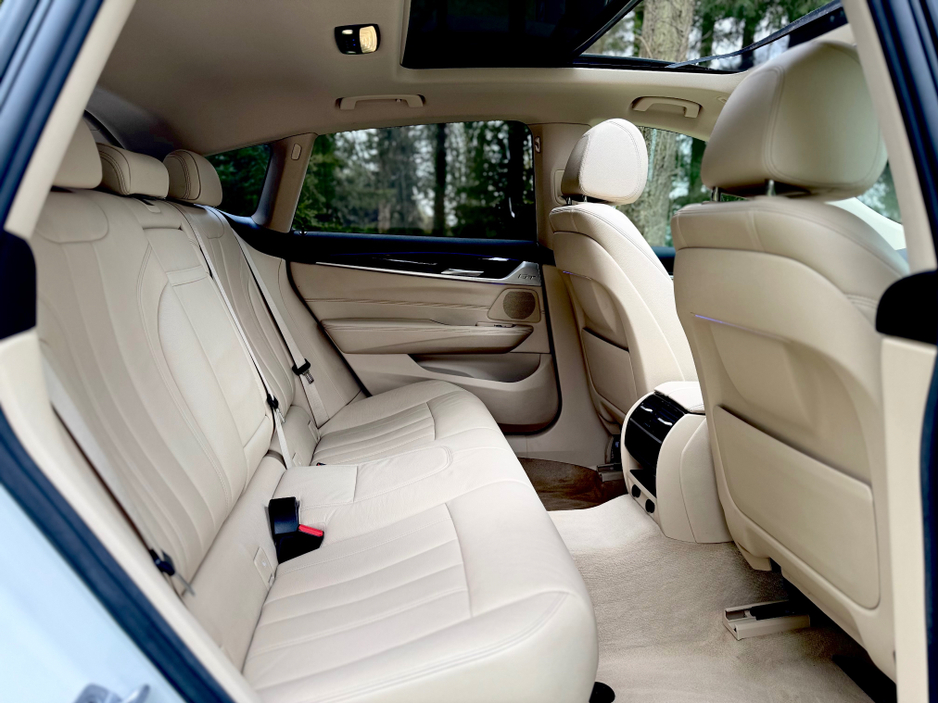 2018 BMW 6 Series - image 10