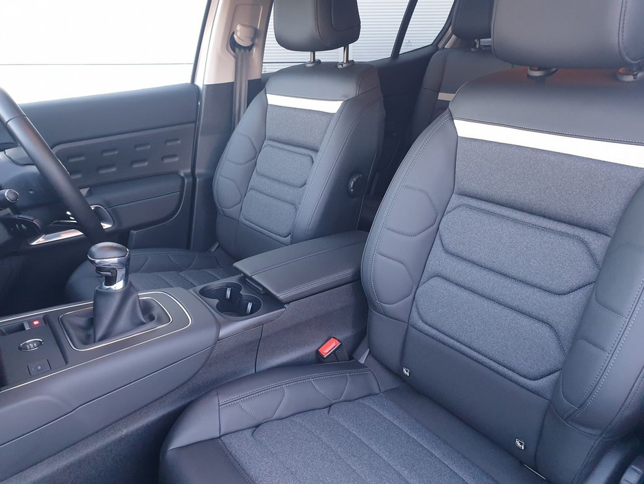 2025 Citroen C5 Aircross Plus Pack 1.2 Petrol Manual , 3192 Kilometres €29,995