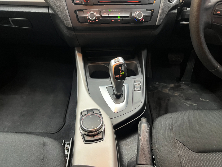 2015 BMW 1 Series 2015 BMW 116I 1.6 AUTOMATIC / CRUISE CONTROL / REVERSE CAMERA AND MORE