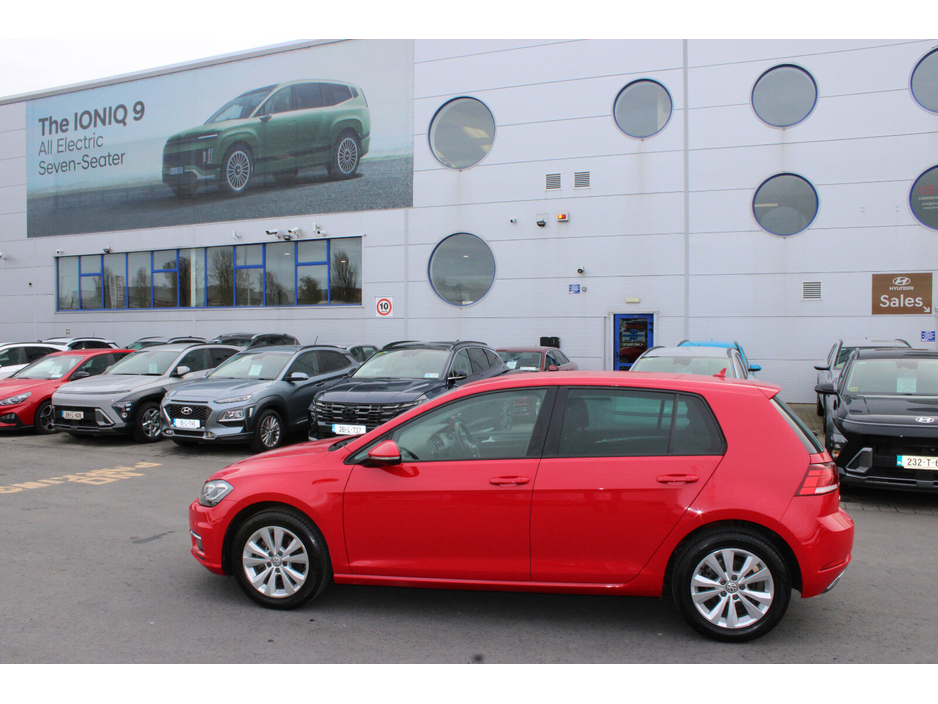 2018 Volkswagen Golf - image 2