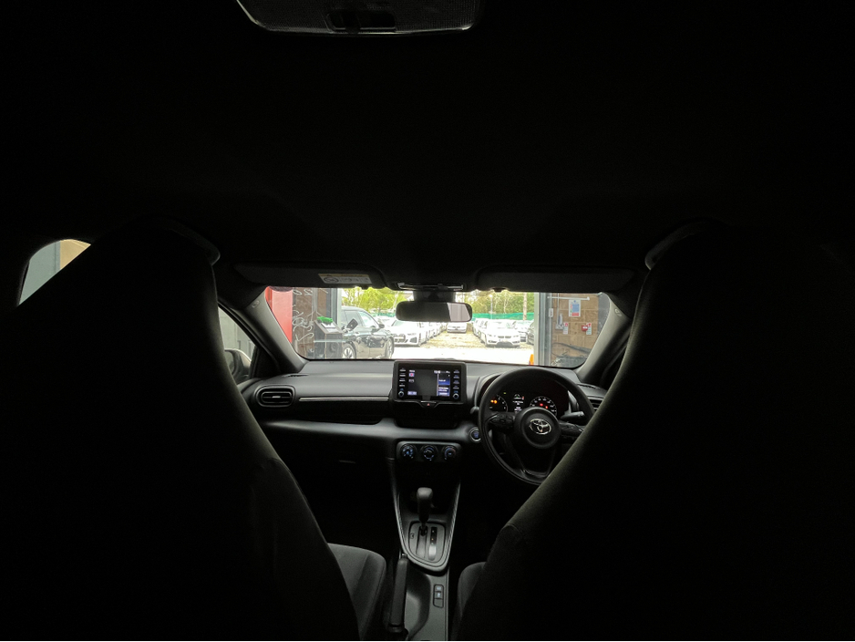 2021 Toyota Yaris - image 11