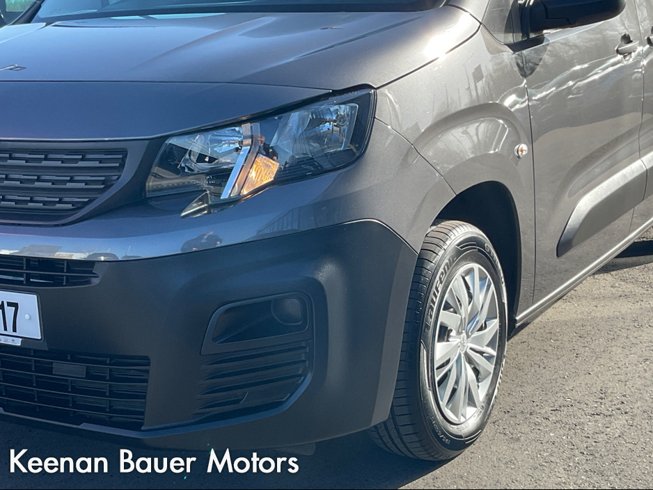 2022 Peugeot Partner - image 3