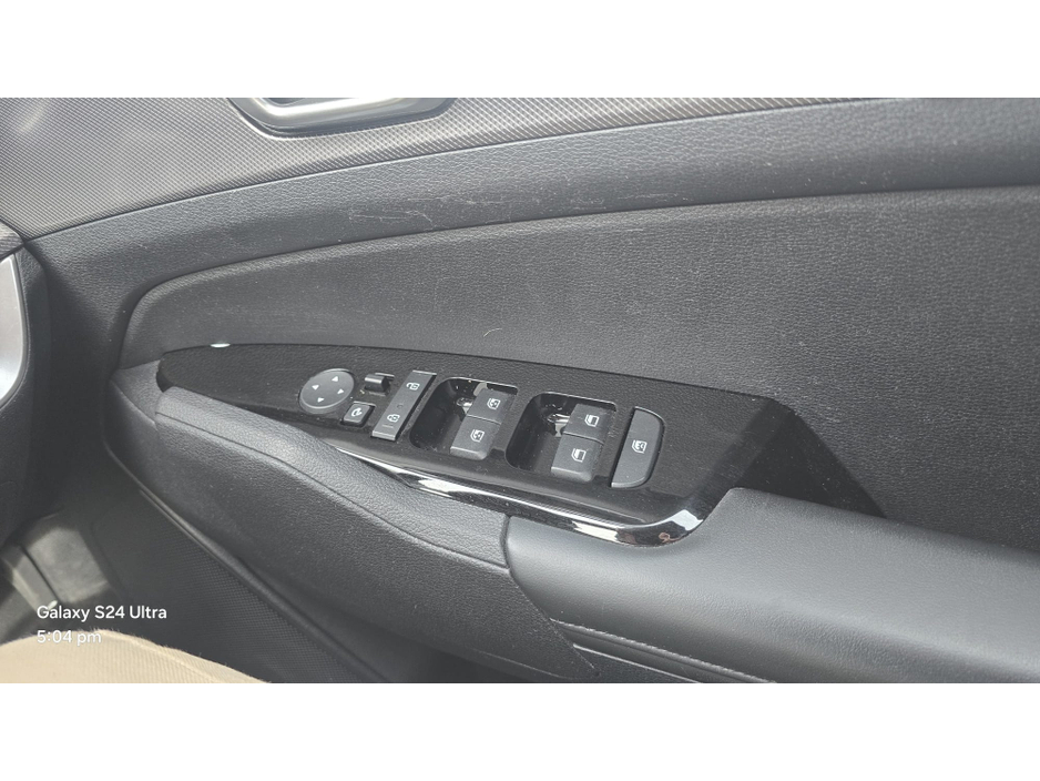 2022 Kia Sportage - image 9