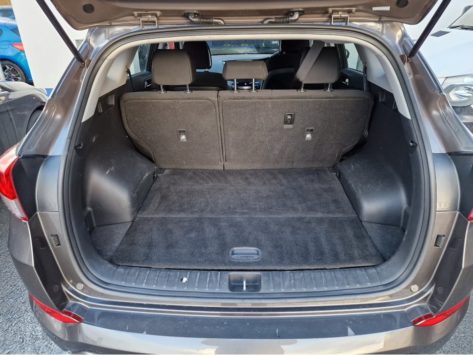 2015 Hyundai Tucson 2.0 CRDI SE NAV-LOW MILEAGE-NEW NCT €12,450