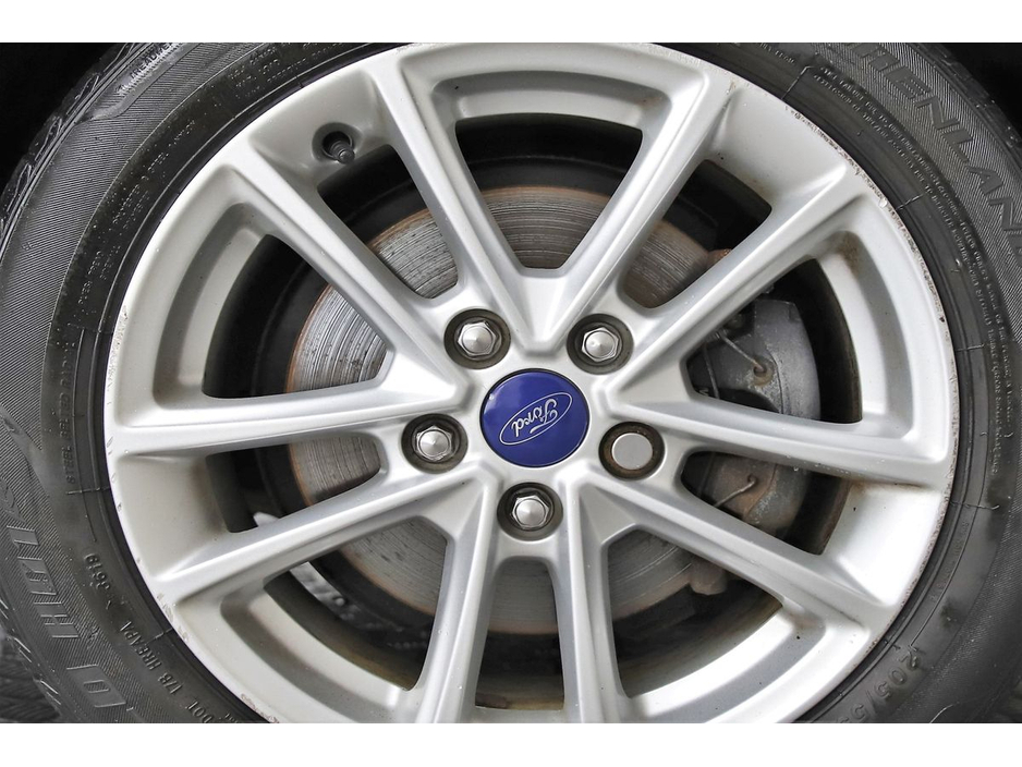 2016 Ford Focus - image 29