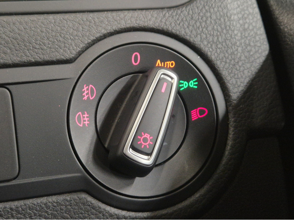 2016 Volkswagen Polo **HIGHLINE**AUTO**LEATHER/ALCANTARA SEATS**HEATED SEATS**ANDROID/APPLE MEDIA RADIO**DISTRONIC CRUISE CONTROL**LED HEADLAMPS**CLIMATE CONTROL**REVERSE CAMERA**AUTO LIGHTS**FOLDING MIRRORS**PADEL SHIFT* €13,899