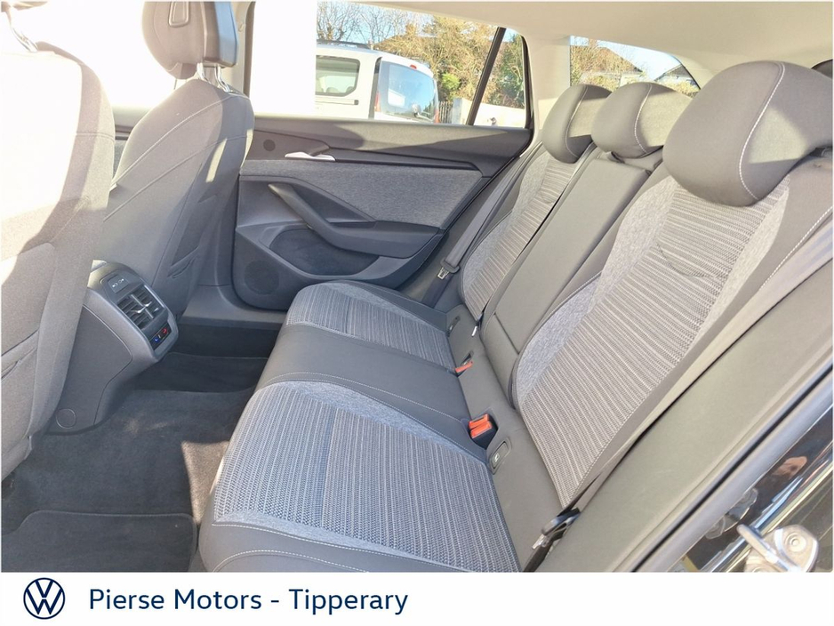 2025 Skoda Superb - image 6