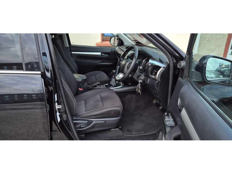 2022 Toyota Hilux - image 10