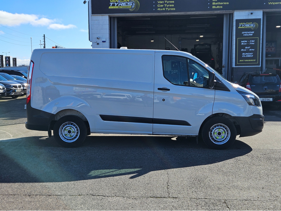 2018 Ford Transit Custom - image 9