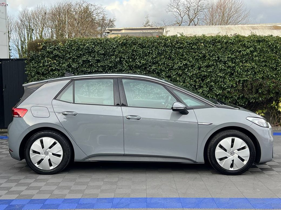 2021 Volkswagen ID.3 - image 2