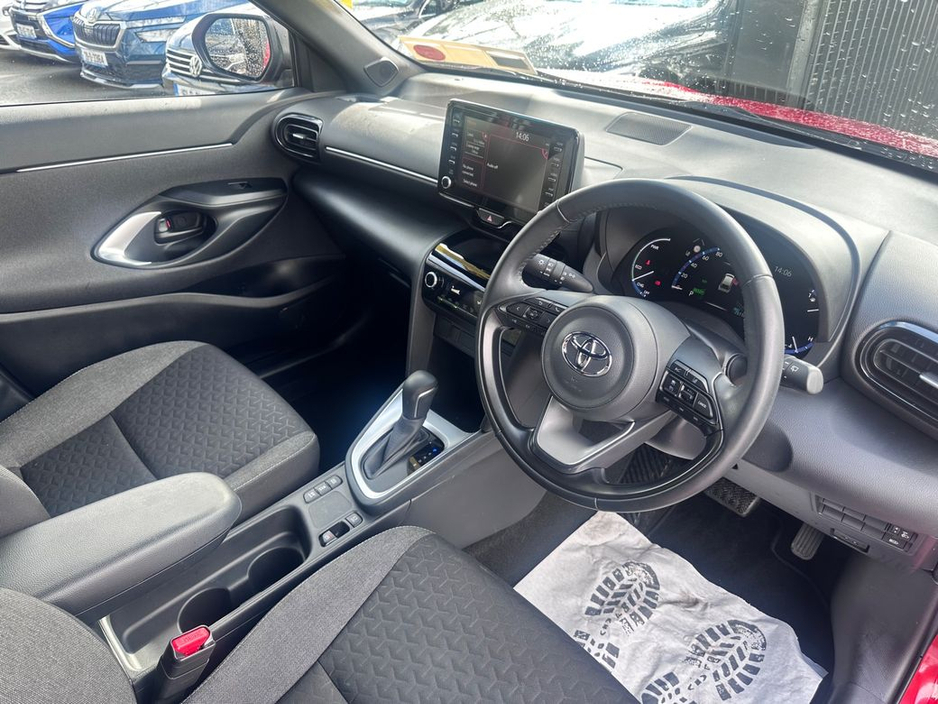 2024 Toyota Yaris Cross - image 12