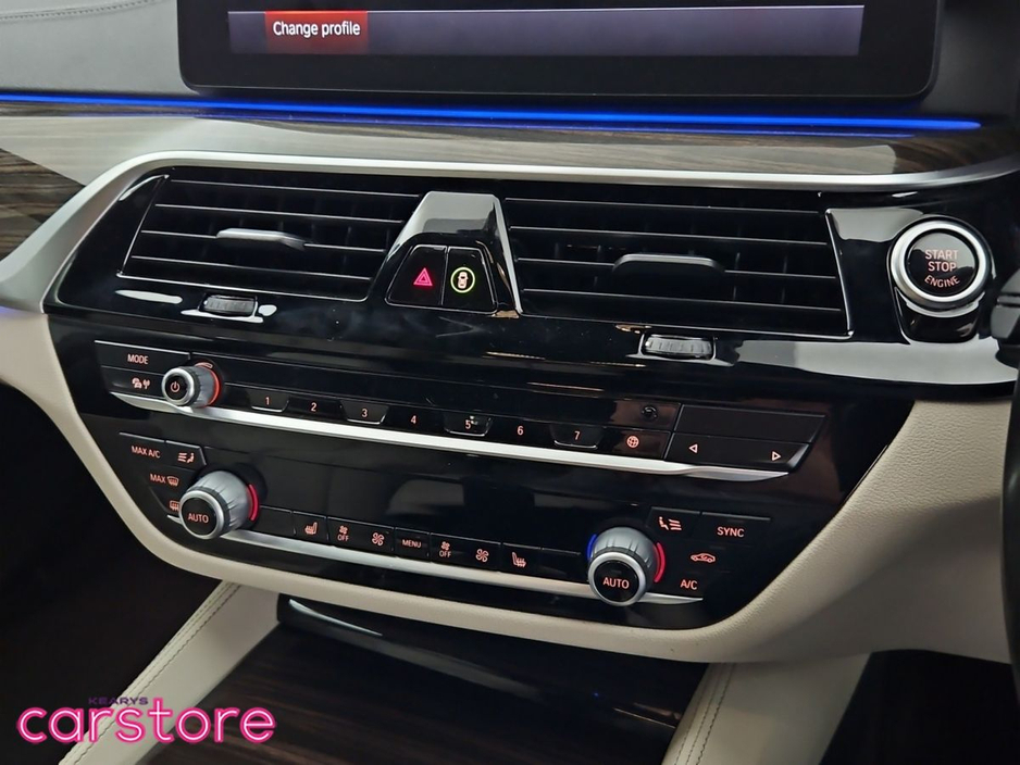 2021 BMW 5 Series - image 20