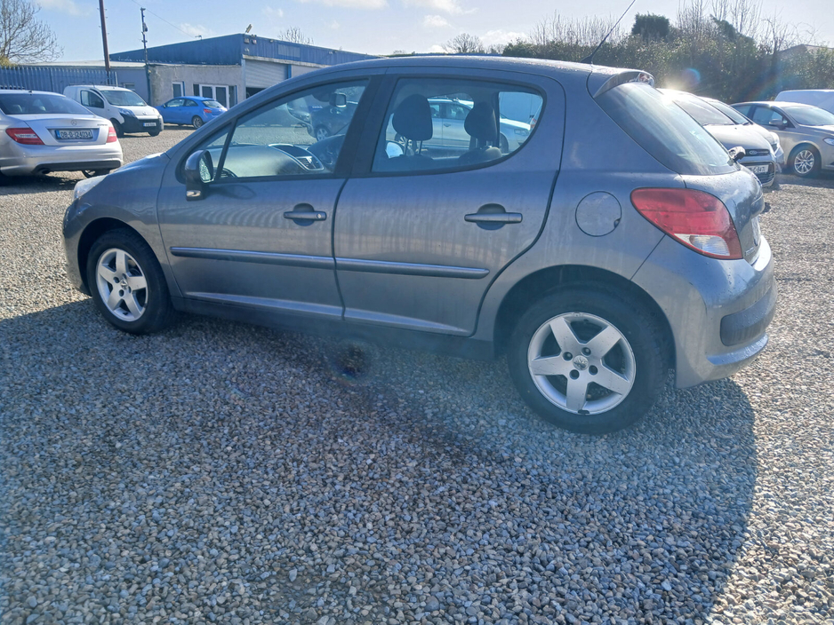 2011 Peugeot 207 - image 6