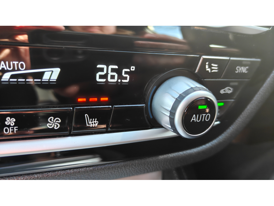 2019 BMW 5 Series - image 26