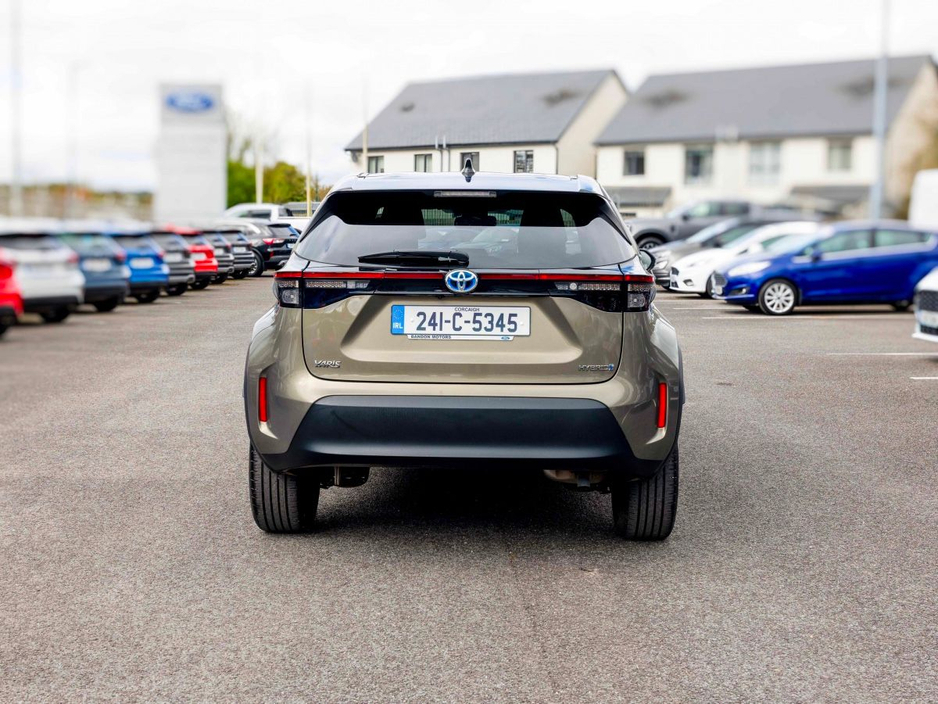 2024 Toyota Yaris Cross - image 14