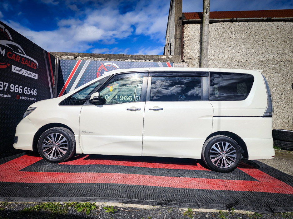2015 Nissan Serena - image 6