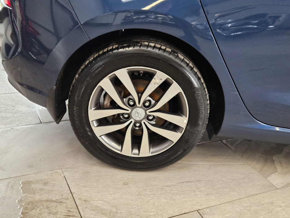 2017 Hyundai i30 - image 6