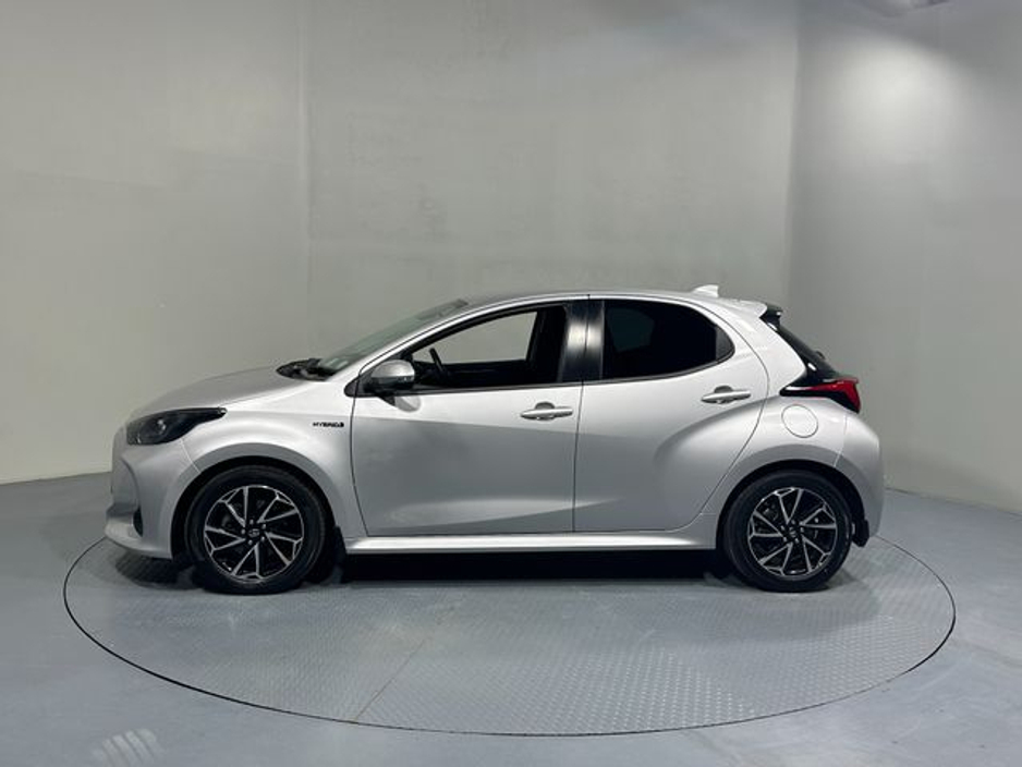 2021 Toyota Yaris - image 4