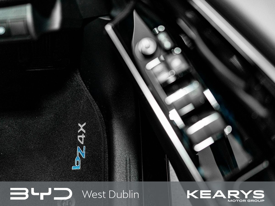 2023 Toyota bZ4X - image 25